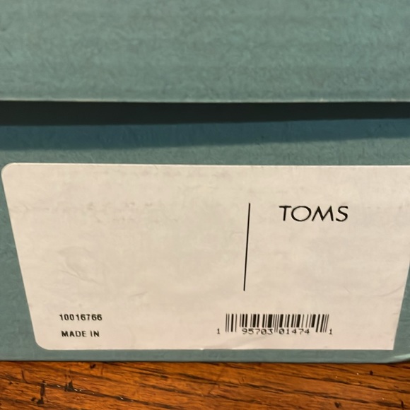 New in box TOMS Jami size 9 Grey suede - Picture 3 of 5